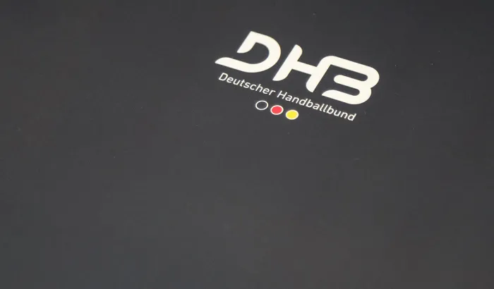 DHB-Logo auf einer Mappe