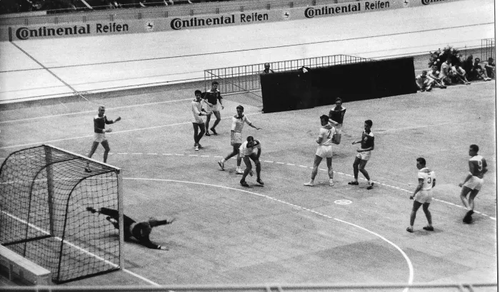 Spielszene beim ersten Hallen Turnier 1975 in der Deutschlandhalle