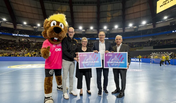 Hanniball mit Vertretern von DHB und BVB