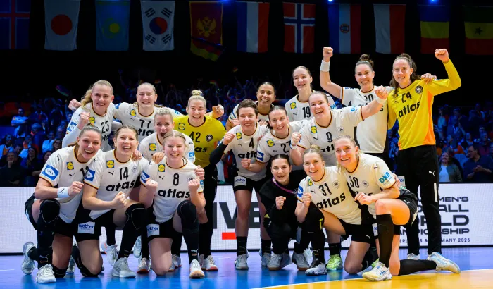 Dei Frauen-Nationalmannschaft bejubelt WM-Silber. - Foto: Marco Wolf