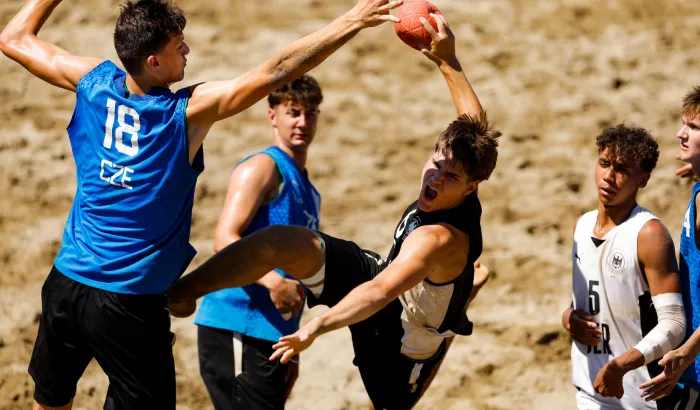 Ein Spieler wirft gegen Tschechien aufs Tor.