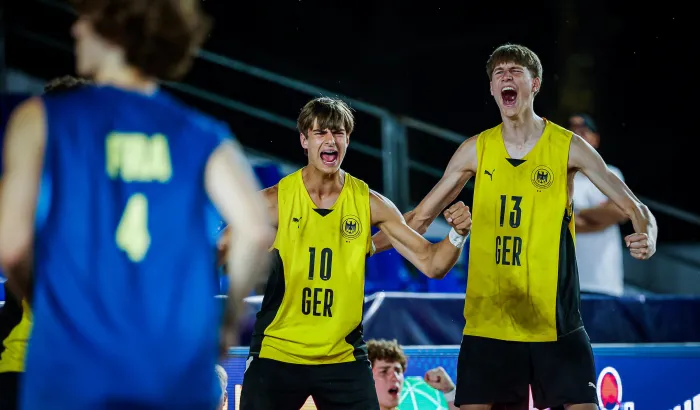 Zwei deutsche Spieler jubeln.