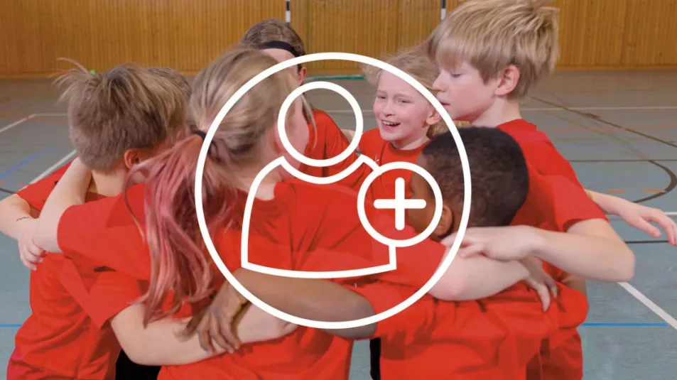 Kinder jubeln gemeinsam