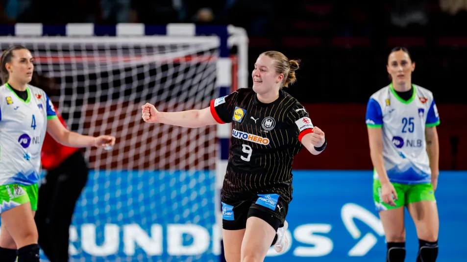 Lisa Antl bejubelt einen Treffer gegen Slowenien