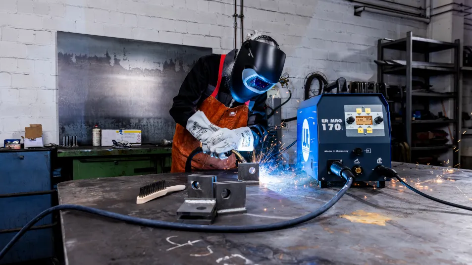 Ein Schweißer bei der Arbeit