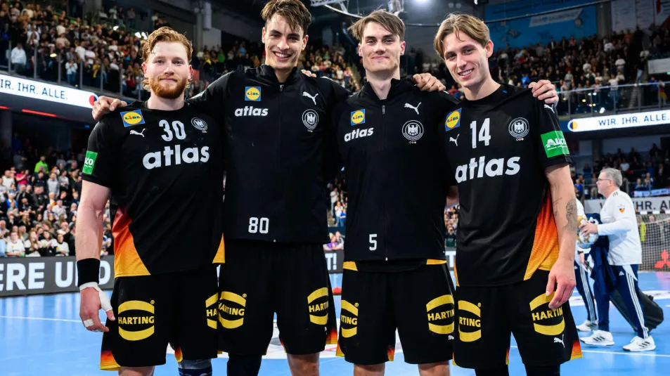 Die Männer bejubeln ihren Sieg