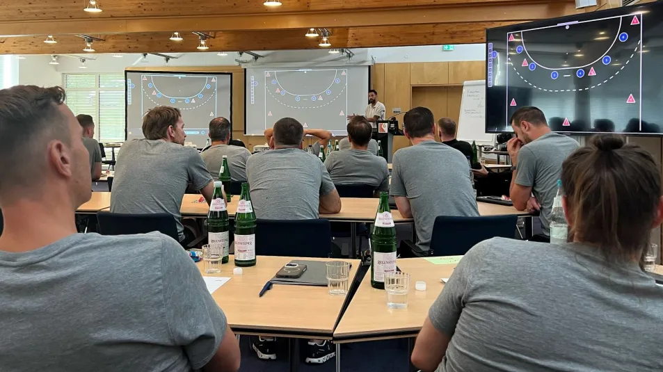 Großes Interesse an Wiegerts Vortrag. - Foto: Julia Nikoleit