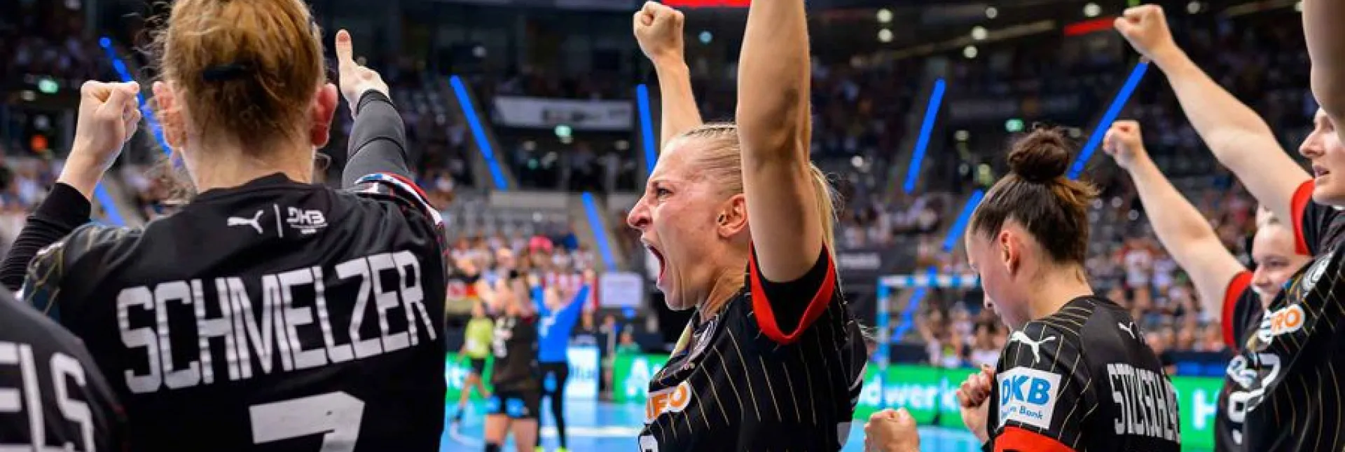 DHB Spielerinnen bejubeln Tor