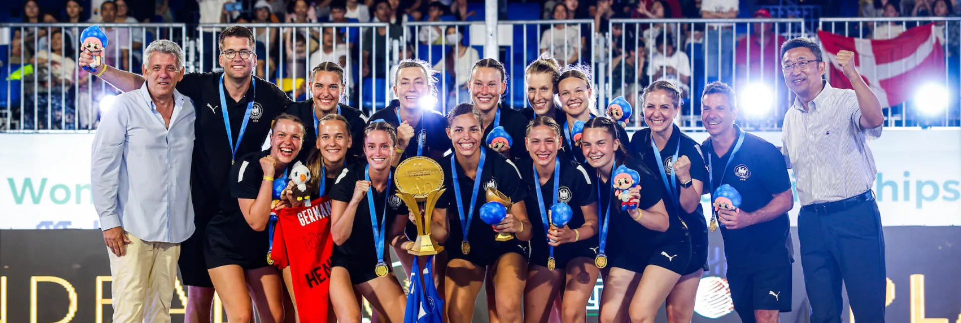 Beach-Handballerinnen jubelt