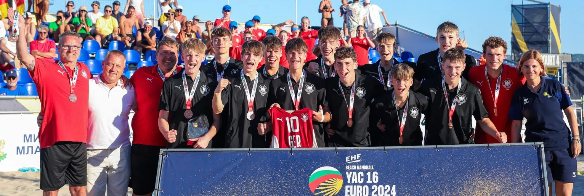 Der Nachwuchs im männlichen Beachhandball feiert einen 3. Platz