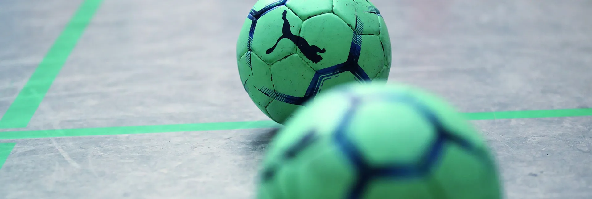 Bälle liegen auf dem Boden