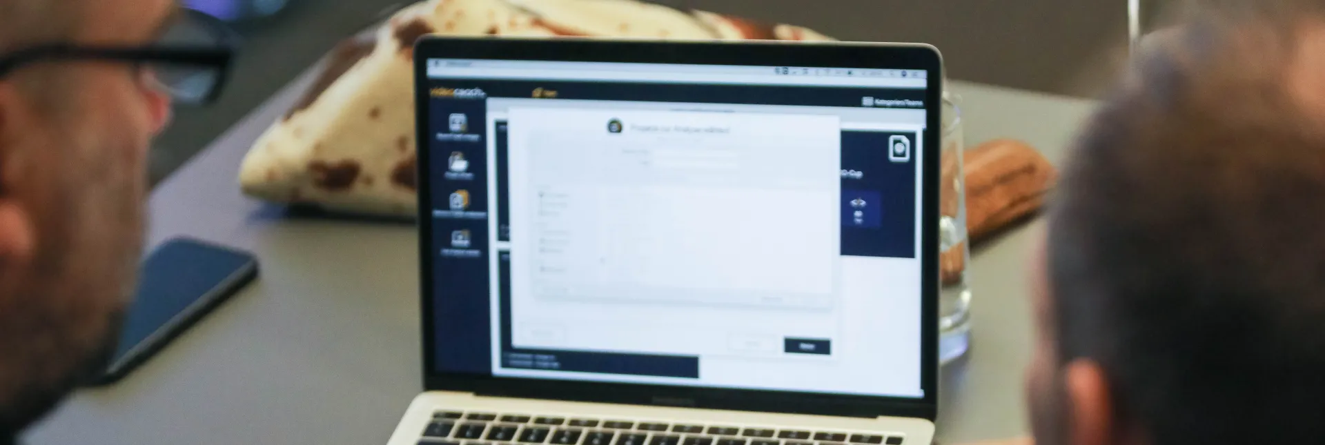 Informationen auf einem Laptop