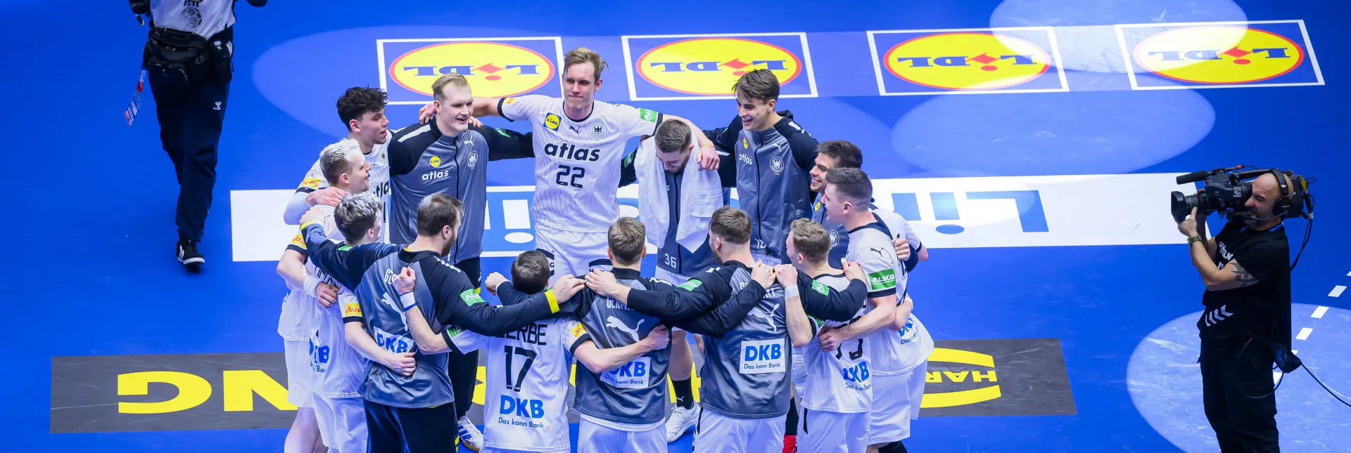 Die deutsche Nationalmannschaft jubelt in Herning. - Foto: Sascha Klahn