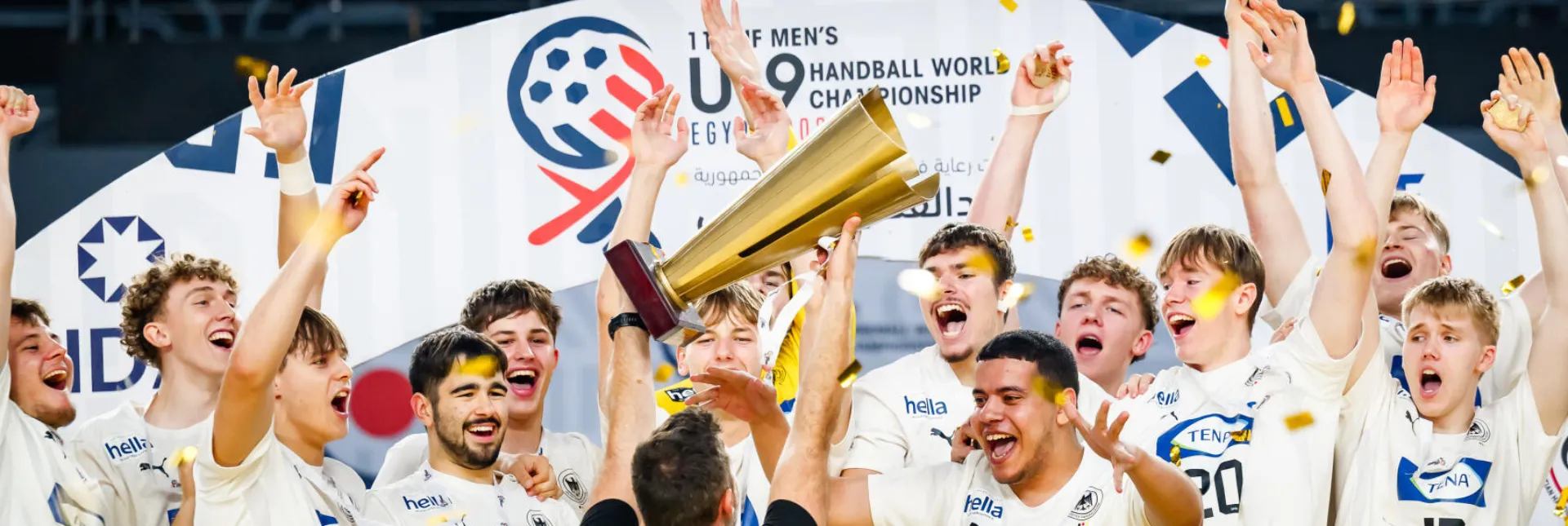 Die U19m bejubelt den WM-Titel