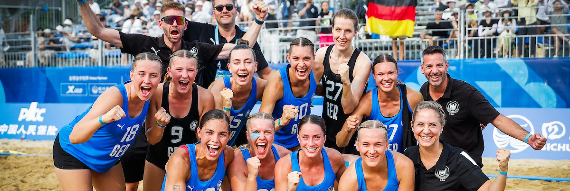 Jubel bei den deutschen Beachhandballerinnen. - Foto: kolektiff images