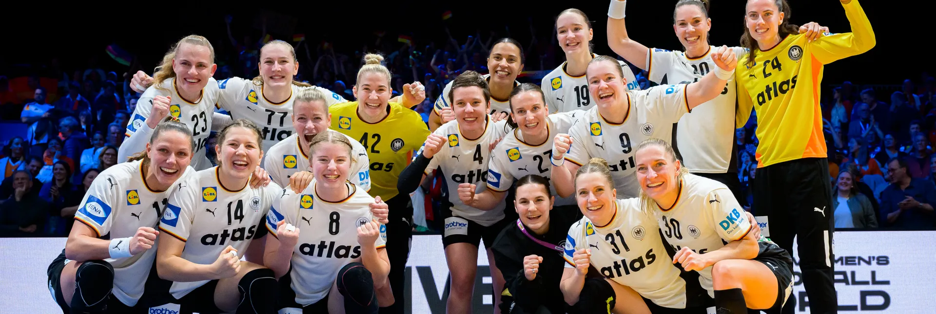 Dei Frauen-Nationalmannschaft bejubelt WM-Silber. - Foto: Marco Wolf