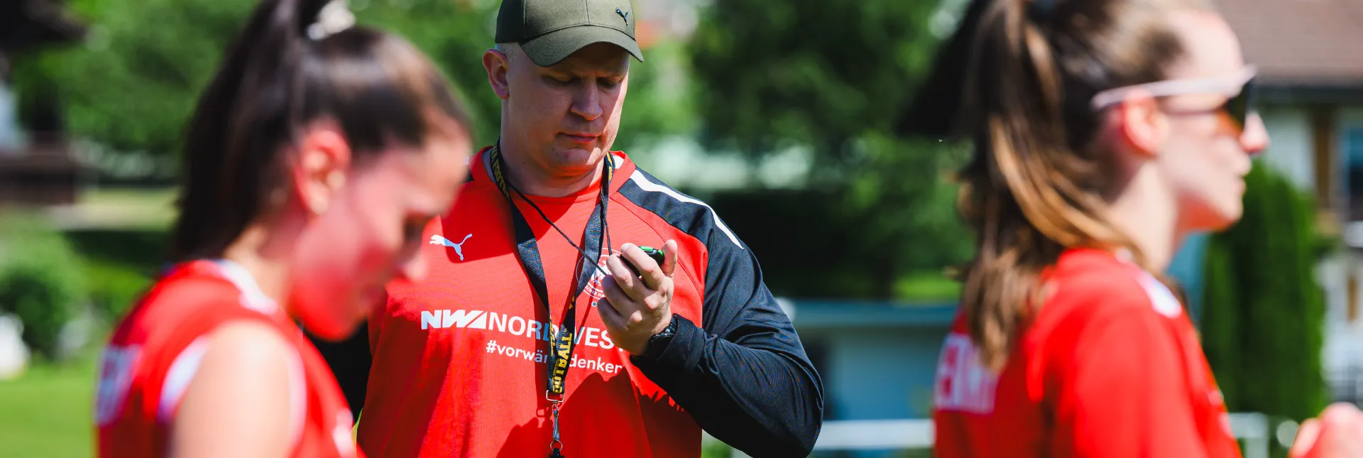 Bundestrainer Athletik Simon Overkamp bei Diagnostik