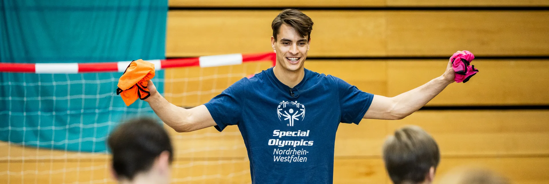 DHB-Nationalspieler Julian Köster beim Inklusionstraining des Longericher SC