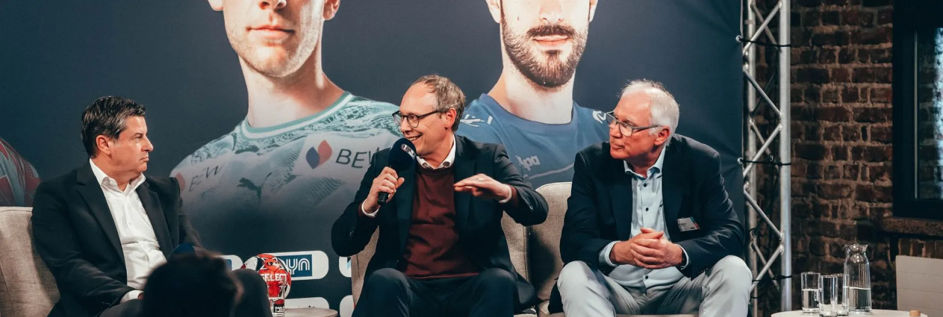 Mark Schober (Mitte) im Gespräch mit Christian Seifert und Uwe Schwenker. - Foto: Julian Huke Photography 