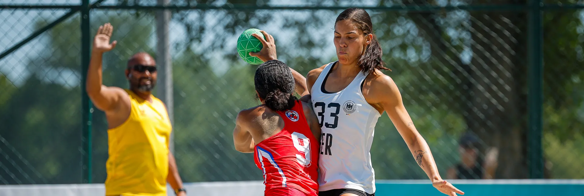 Lucie Kretzschmar blockt die Gegenspielerin