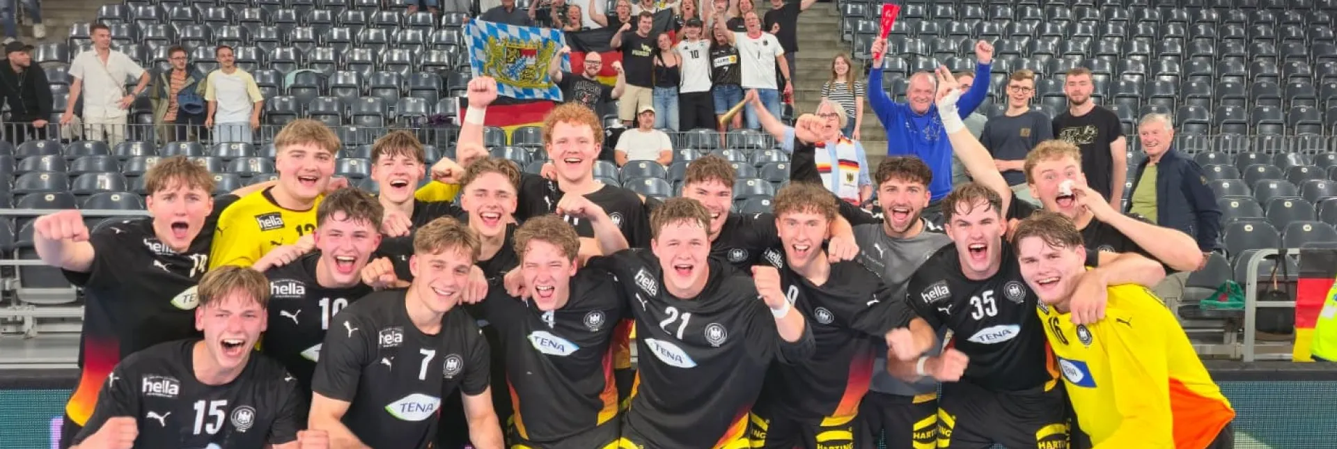 Jubel nach grandiosem Finish: Die DHB-U20 drehte in in den letzten neun Minuten einen Vier-Tore-Rückstand in einen Sieg. - Foto: DHB