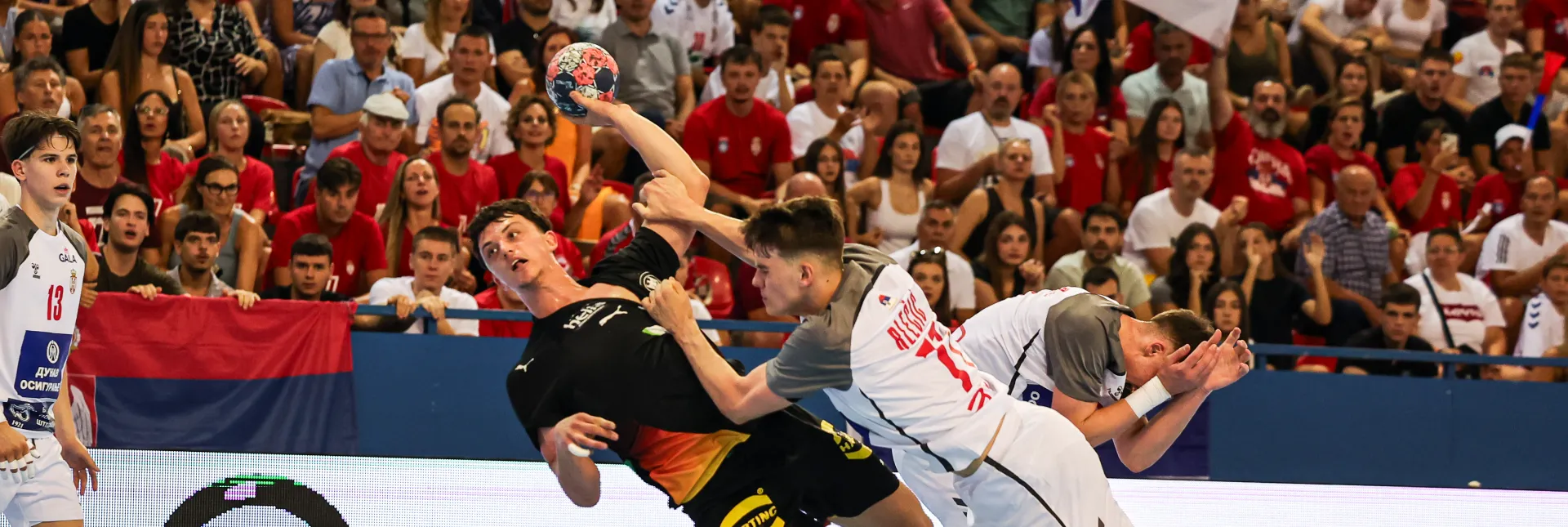 Ein heißer Kampf gegen den EM-Gastgeber. - Foto: Nikola Cimburovic