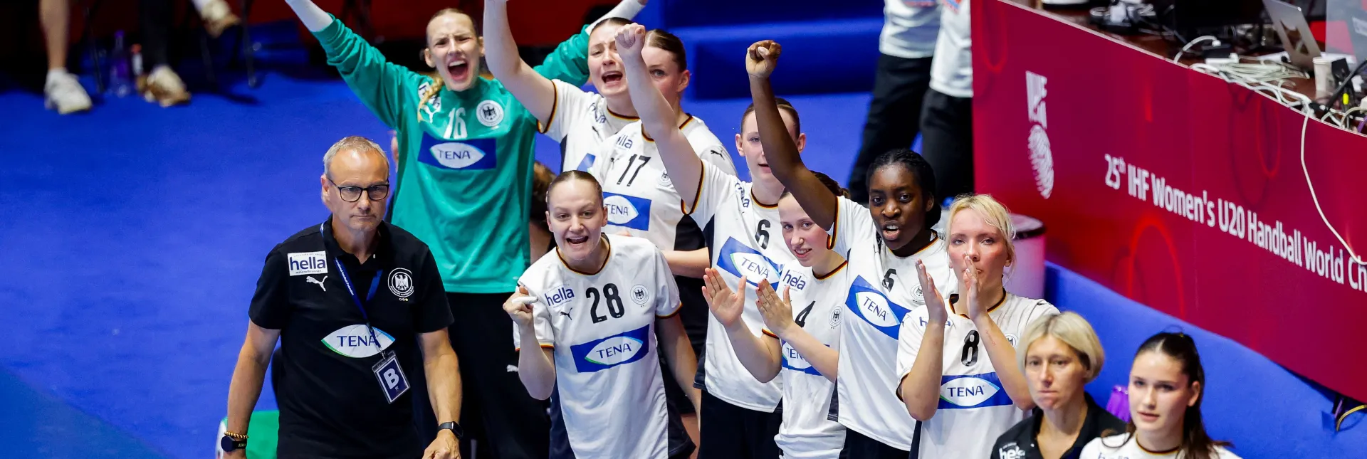 Ganz dicht vor dem großen Ziel: Die weibliche U20 bestreitet am Sonntag das WM-Endspiel in Jinzhong. - Foto: kolektiff
