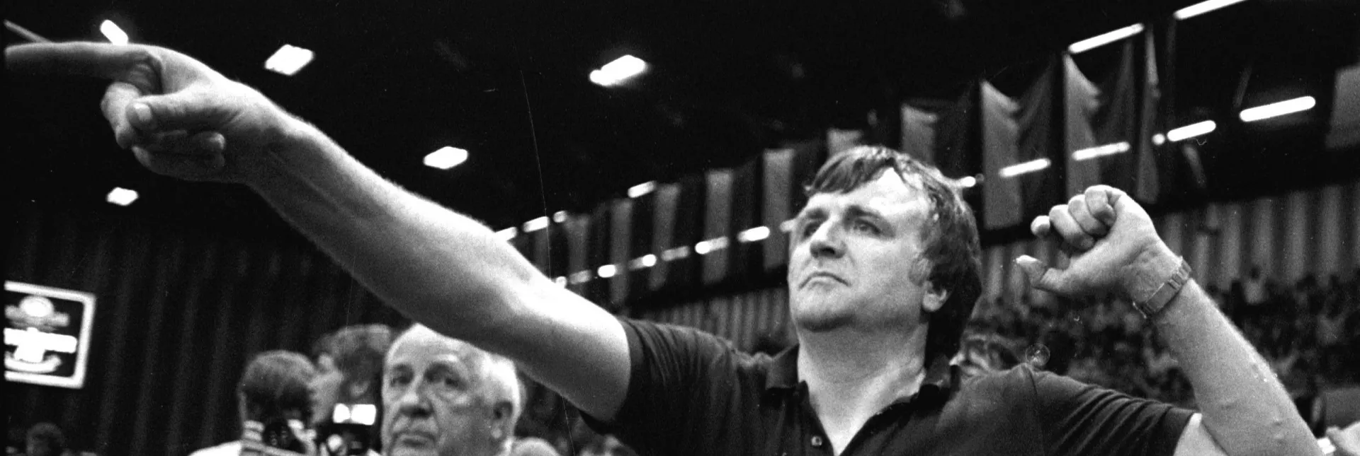 Klaus Brandt jubelnd als Trainer des VFL Gummersbach 