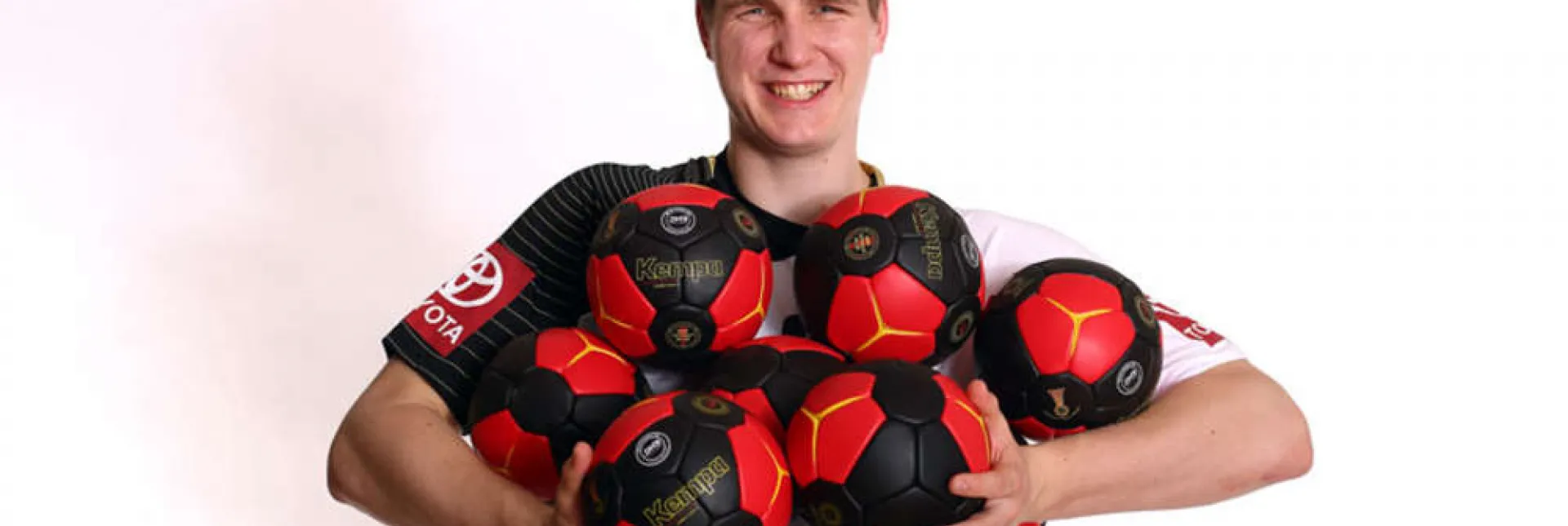 8d5b4cf38ede4c9.jpg