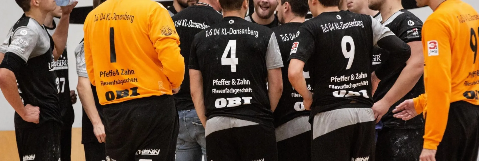 Zsammenstehen_TuS-04-Kl-Dansenberg.jpg