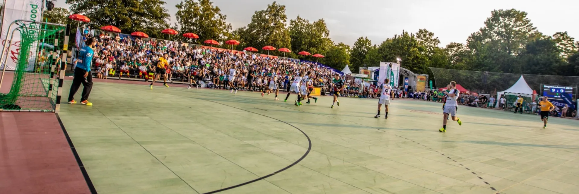 Auf-der-Ascherslebener-Herrenbreite-wird-die-megawood-arena-aufgebaut-Veranstalter.jpg