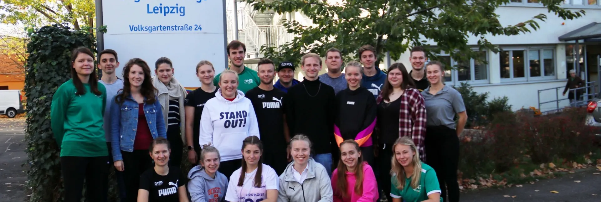 Gruppenbild-draussen-Kopie.jpg