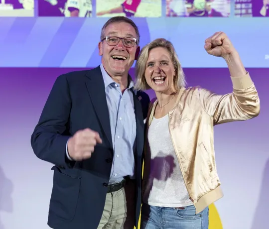 Handball-Bundestrainer Alfred Gislason und Beachvolleyball-Olympiasiegerin Laura Ludwig. - Foto: Kenny Beele