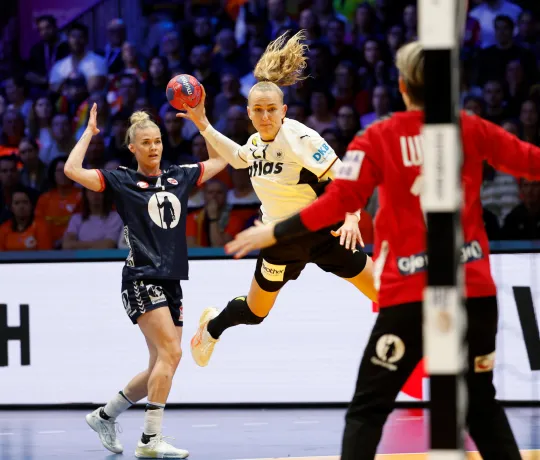 Annika Lott und die DHB-Frauen haben bei der WM 2025 Silber gewonnen