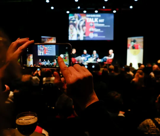 Volles Haus beim Fantreff in Silkeborg. - Foto: kolektiff images