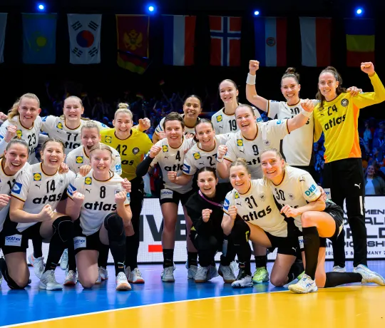 Dei Frauen-Nationalmannschaft bejubelt WM-Silber. - Foto: Marco Wolf