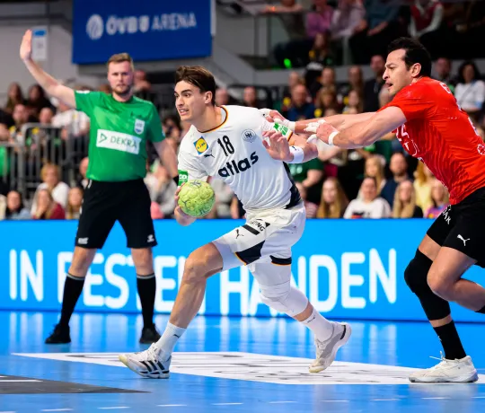 Handballer Julian Köster während eines Spiels