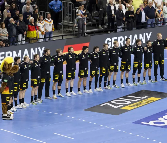 Deutsche Nationalmannschaft bei der Hymne