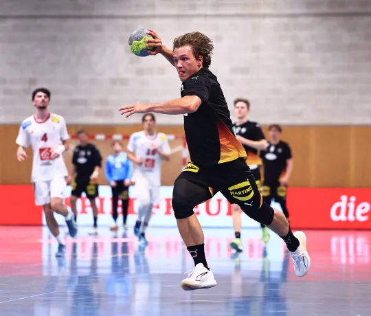 Tom Koschek ist den Franzosen schon einmal entwischt. Bei der Airport Trophy in Kloten besiegte die DHB-Auswahl ihren EM-Auftaktgegner Frankreich mit 28:21. - Foto: René Weiss 