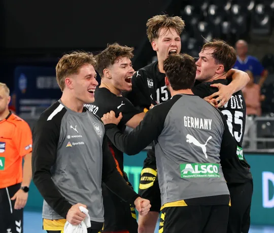 Bislang gab's nach den EM-Spielen nur Freude im deutschen Team. Das versucht es am Donnerstagabend gegen Ungarn zu wiederholen. - Foto: Simion Sebastian Tataru