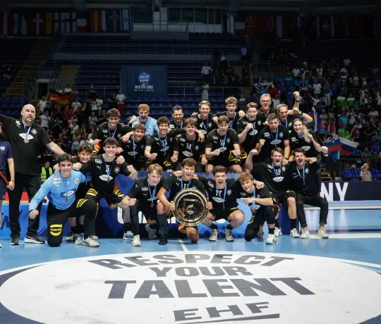 Gold für die U18m in Serbien. - Foto: kolektiff
