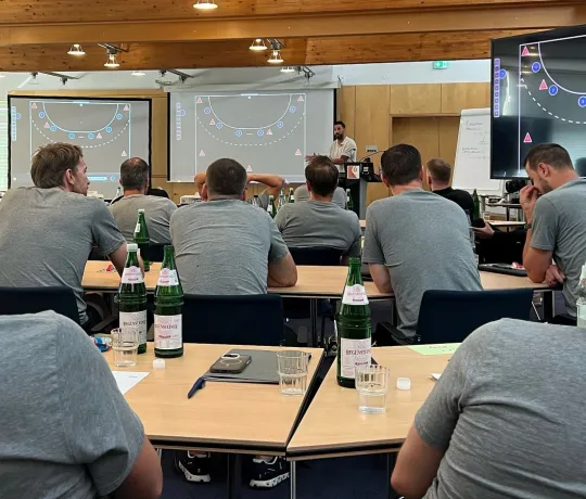 Großes Interesse an Wiegerts Vortrag. - Foto: Julia Nikoleit