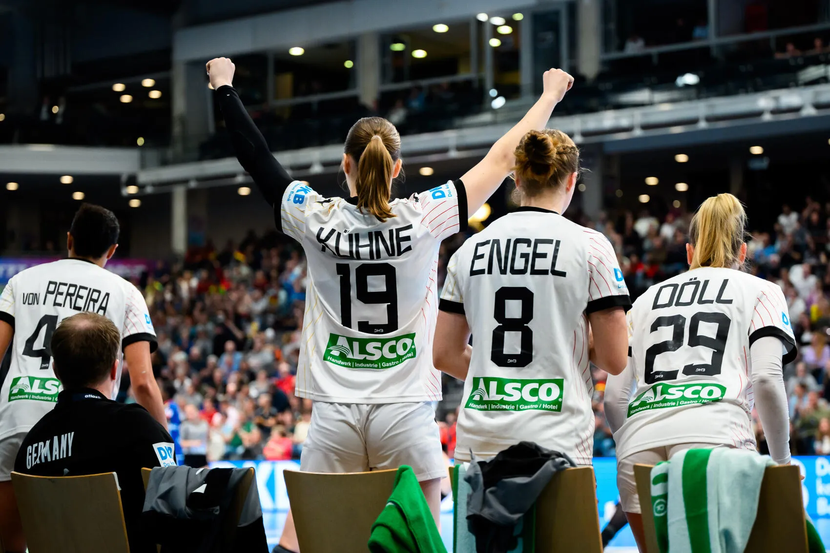 Die Frauen bejubeln einen Treffer