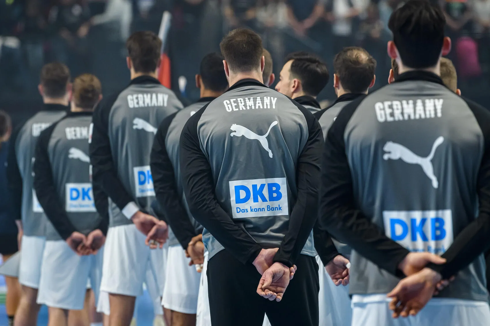 Das deutsche Team bei der Hymne