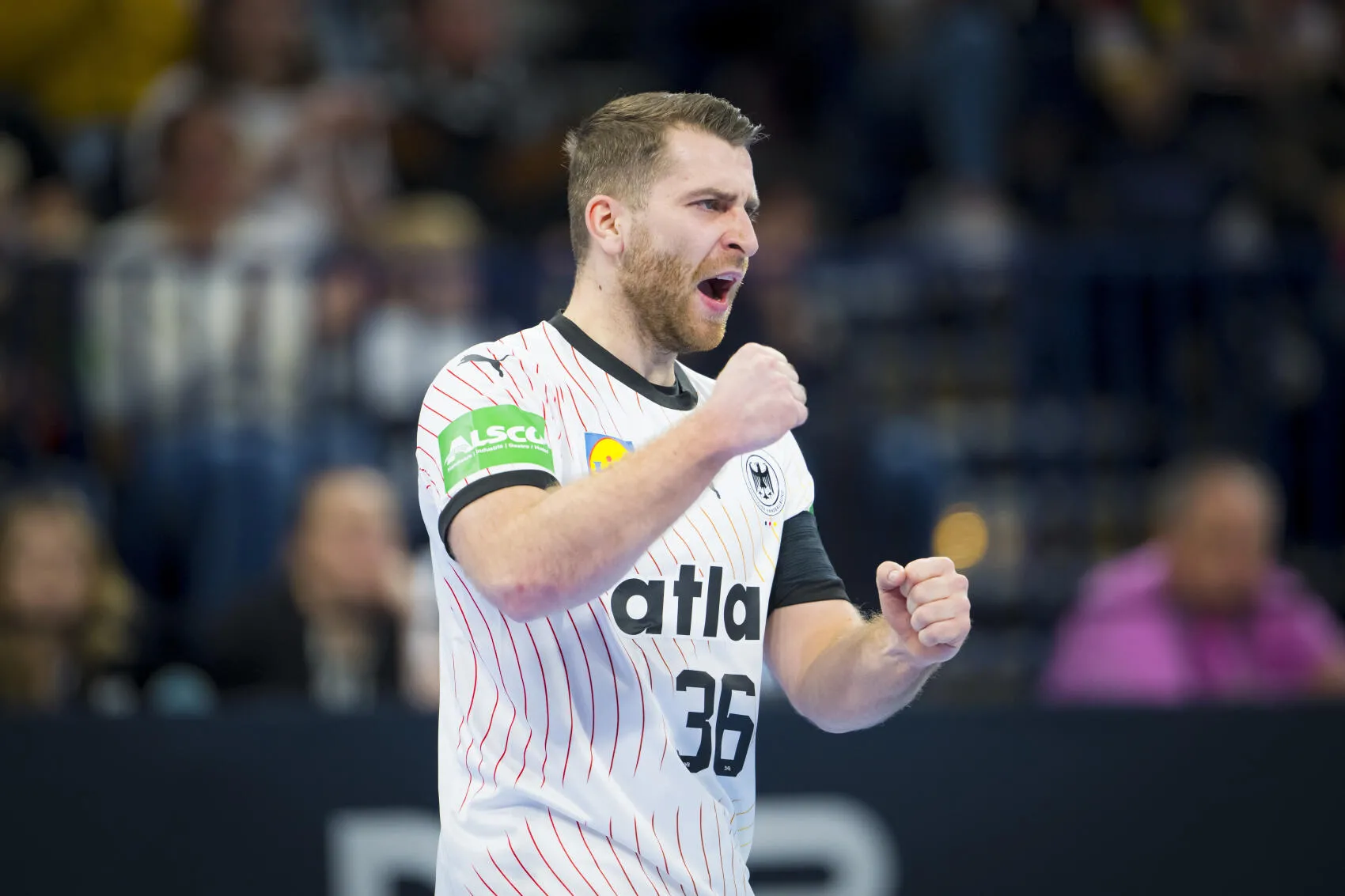 Lukas Mertens bejubelt ein Tor