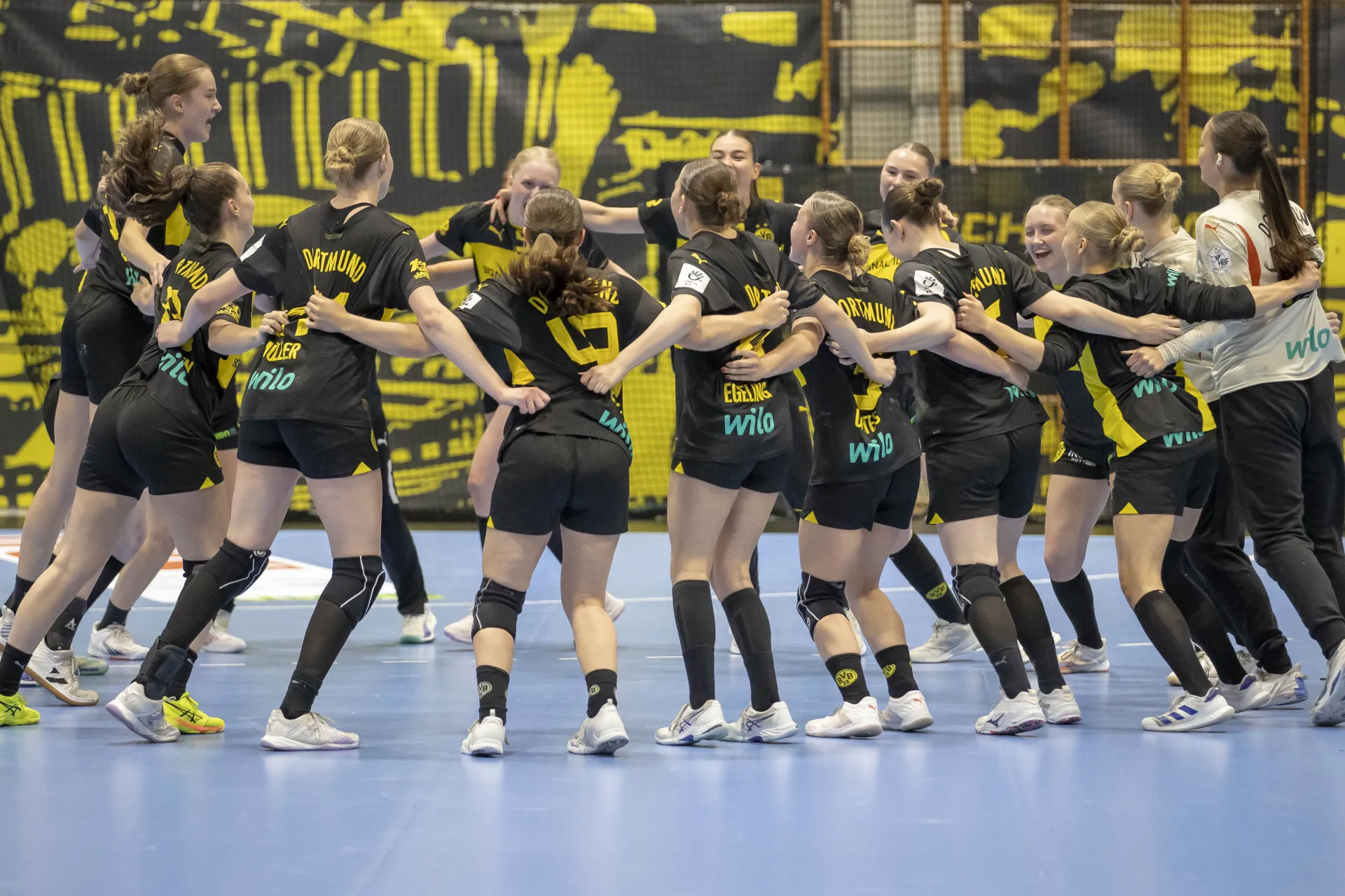 BVB Damen jubeln