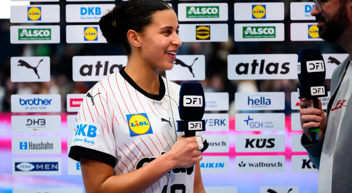 Spielerin gibt ein Interview