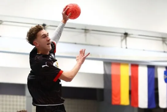 U18 Nationalspieler wirft frei auf das Tor