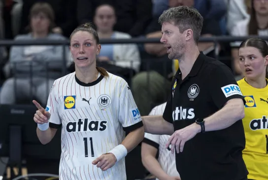 Nationalspielerin Xenia Smits und Bundestrainer Markus Gaugisch. - Foto: Marco Wolf