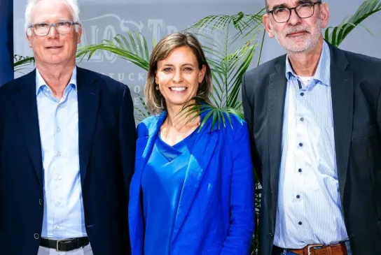 Uwe Schwenker, Jennifer Kettemann und Andreas Thiel. - Foto: Costa Belibasakis/HBL